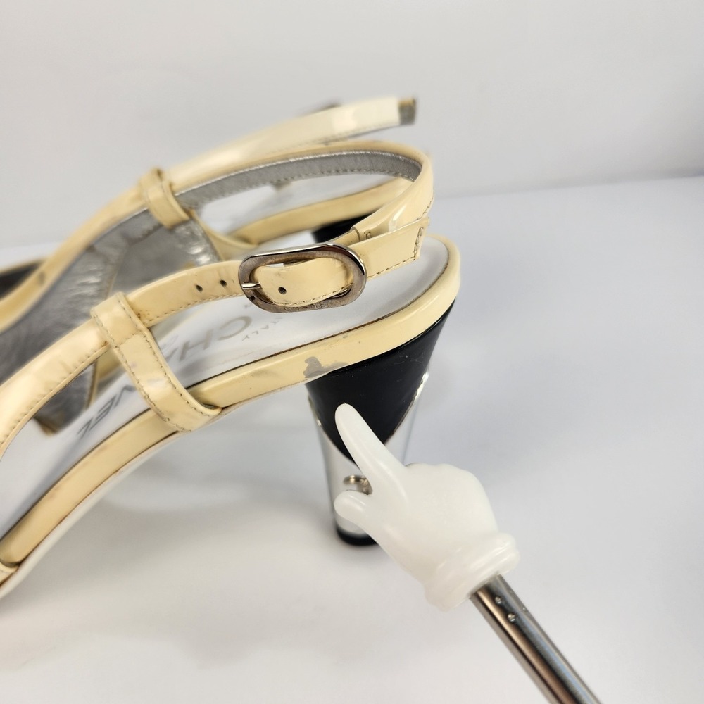 Chanel Vintage Women's High Heel Classic Pumps Cream/Black Cap Toe Size 37 (6.5) - Picture 3 of 9